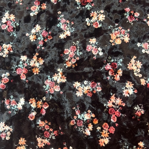 Forever 21 Velvety Black Floral Too Size XL - Picture 3 of 4